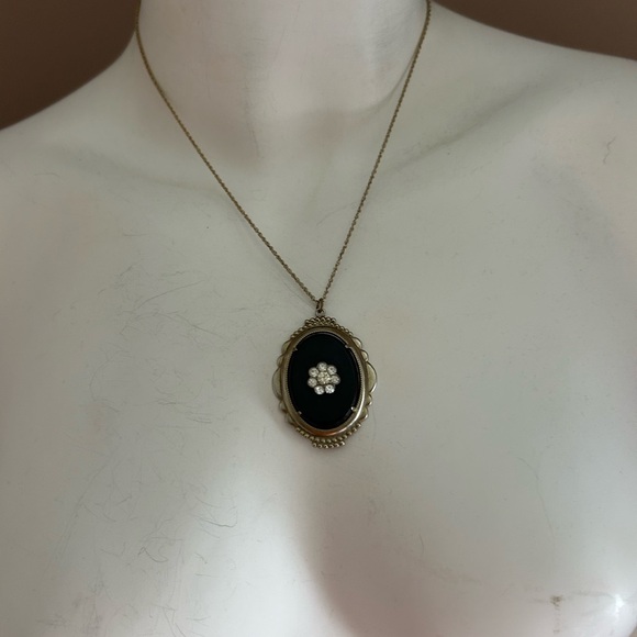 4/$100 Elegant Black and Silver Pendant Necklace 18 inches 😎 - Picture 5 of 6
